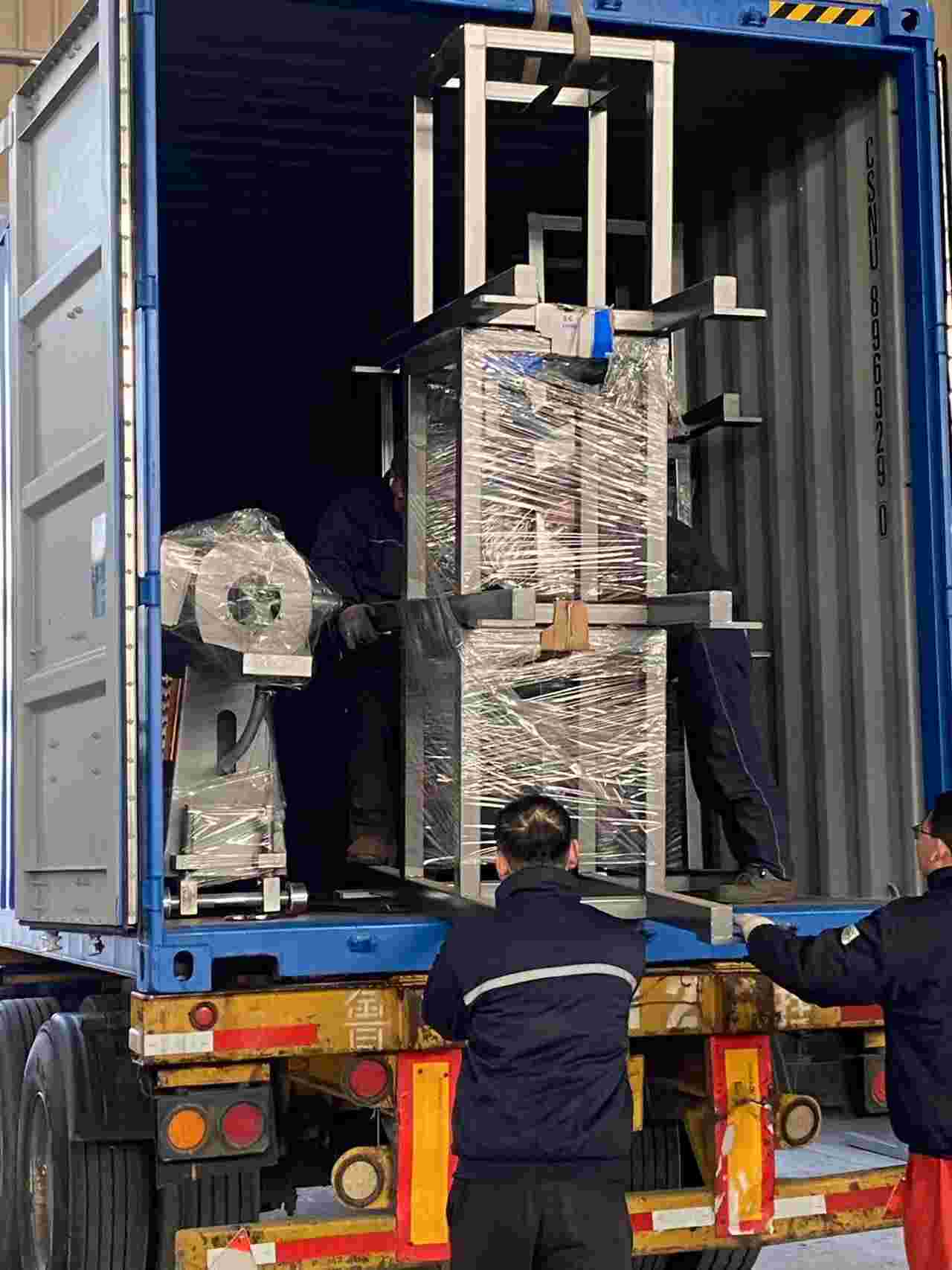 年末に、次の商品バッチの出荷が完了しました